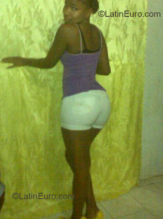 Date this good-looking Jamaica girl Rushelle from Kingston JM2495