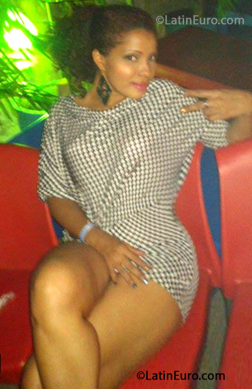 Date this georgeous Colombia girl Isabella from Cartagena CO18745