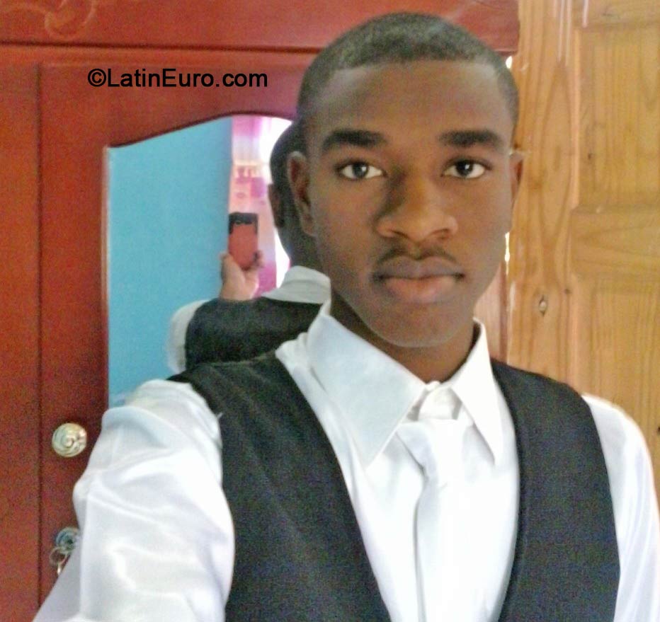 Date this young Jamaica man Michael from Kingston JM1530