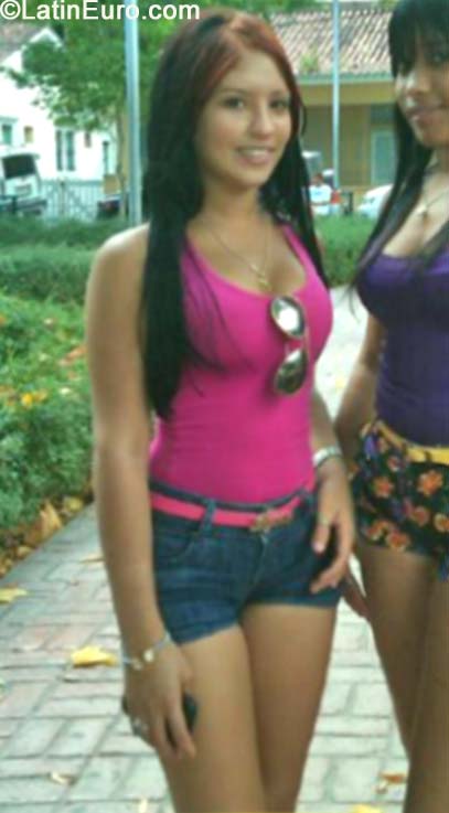 Date this nice looking Dominican Republic girl Jatnna from Santo Domingo DO28471