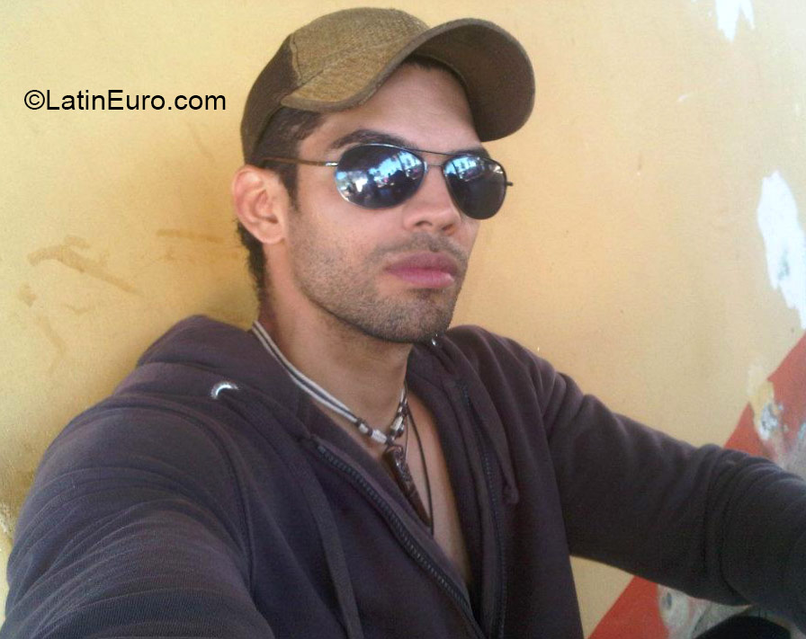 Date this good-looking Venezuela man Roberth from Maracaibo VE403