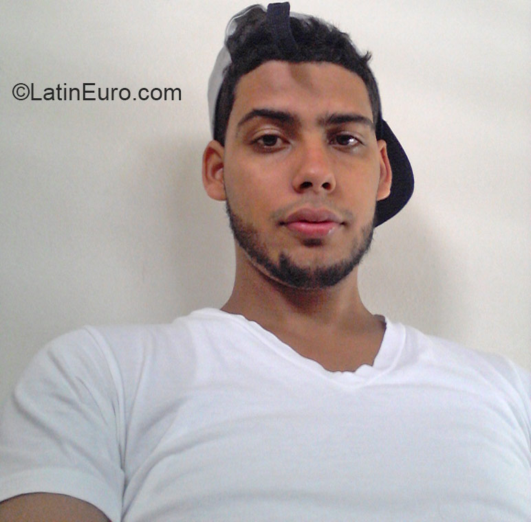 Date this lovely Dominican Republic man Rafael from Santiago DO21783