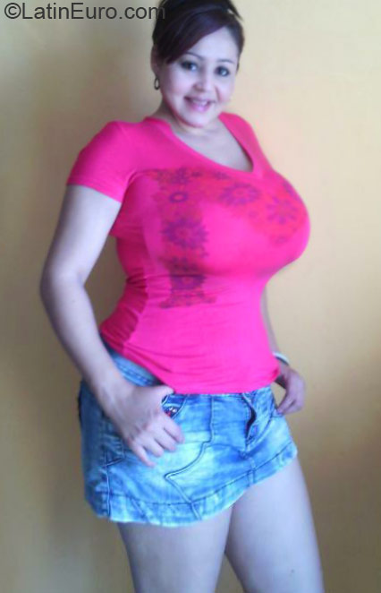 Date this attractive Colombia girl Gina from Cartagena CO21639