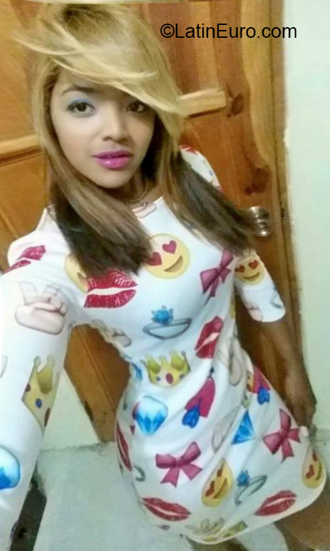 Date this cute Dominican Republic girl Karol from Santo Domingo DO22450