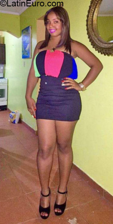 Date this sultry Dominican Republic girl Meymel from Puerto Plata DO25562