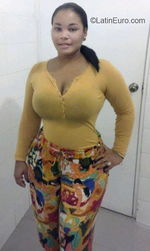 Date this pretty Dominican Republic girl Massiel from Santo Domingo DO22462