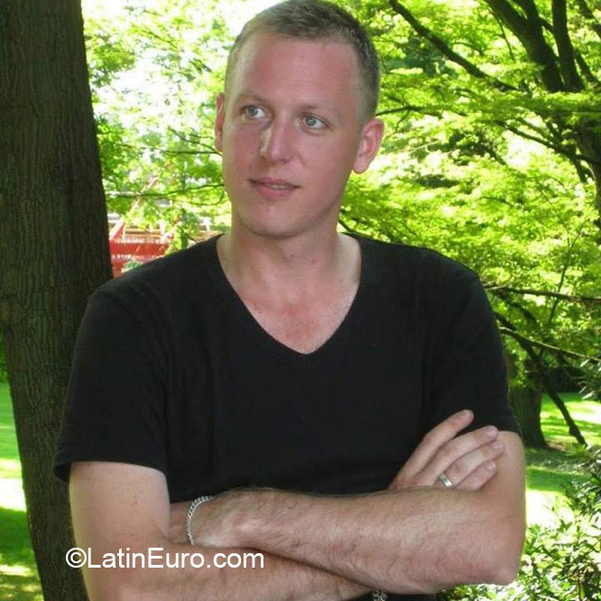 Date this happy Netherlands man Roel from Utrecht NL266