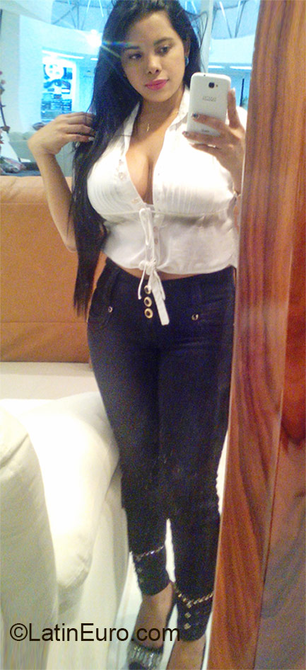 Date this cute Colombia girl Valeria from Pereira CO17620