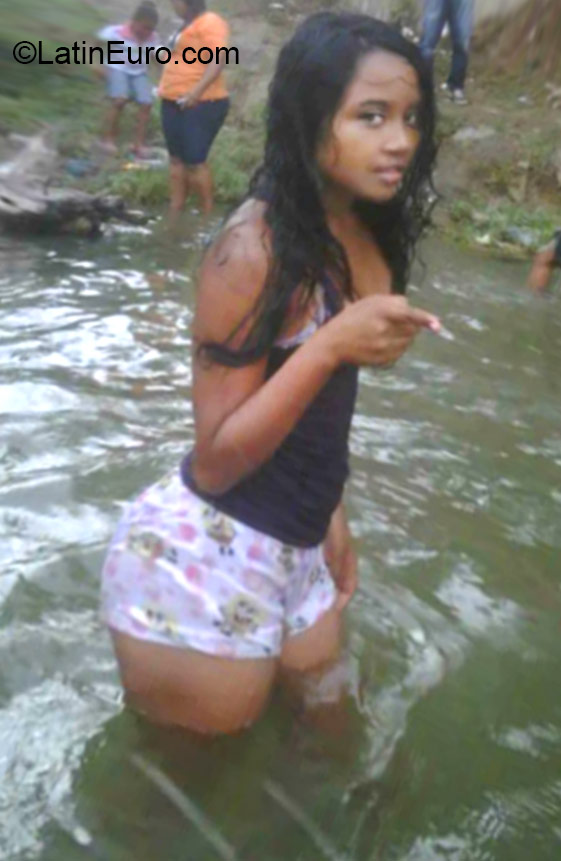 Date this gorgeous Dominican Republic girl Pamelita from Santo Domingo DO22579