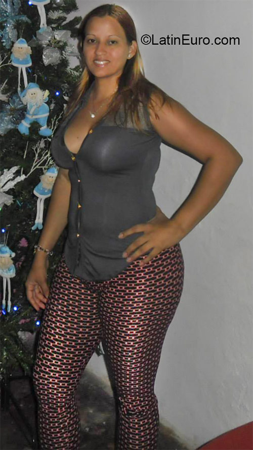 Date this nice looking Venezuela girl Ivonne from Guarenas VE558