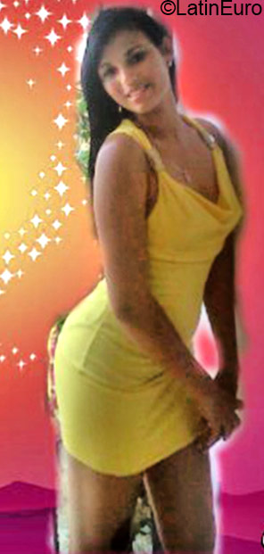 Date this pretty Dominican Republic girl Digna from Santo Domingo DO22615