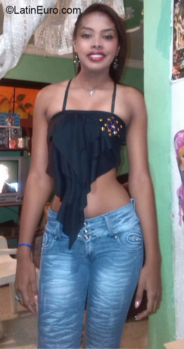 Date this beautiful Colombia girl Sofia from Bogota CO17699