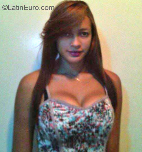 Date this athletic Dominican Republic girl Gaby from Santo Domingo DO22640