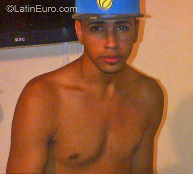 Date this georgeous Dominican Republic man Chris from Santiago DO22682