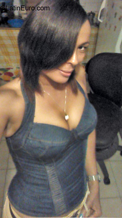 Date this gorgeous Dominican Republic girl Mari from San Pedro De Macoris DO22711