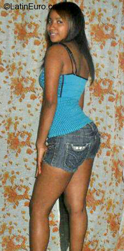 Date this sensual Dominican Republic girl Karolin from Santo Domingo DO22765