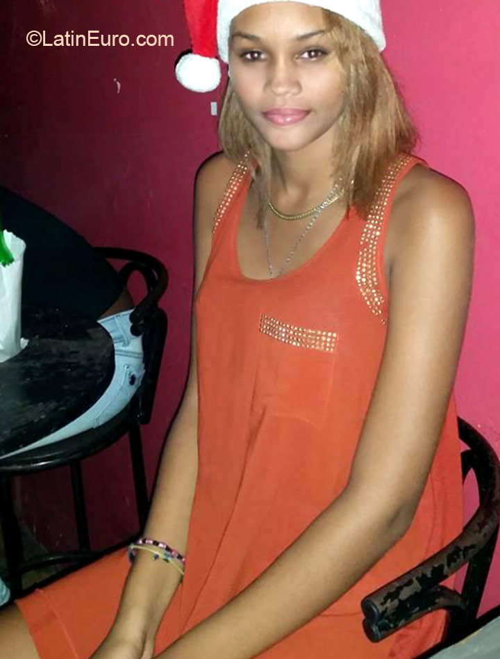 Date this charming Dominican Republic girl Maria Alta from Santo Domingo DO22771