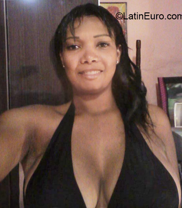 Date this young Brazil girl Flavia from Rio De Janeiro BR9403