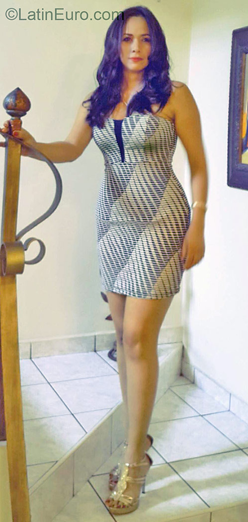 Date this tall Honduras girl Nanoska from Tegucigalpa HN1602