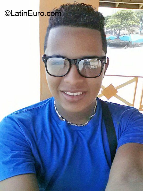 Date this funny Dominican Republic man Michaell from Santo Domingo DO22794