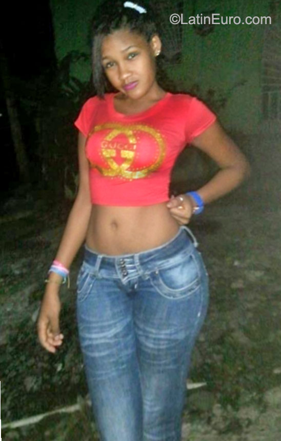 Date this passionate Dominican Republic girl Jasiel from Santo Domingo DO22823