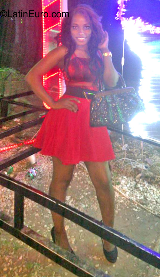 Date this foxy Dominican Republic girl Arodyis from Santo Domingo DO22849