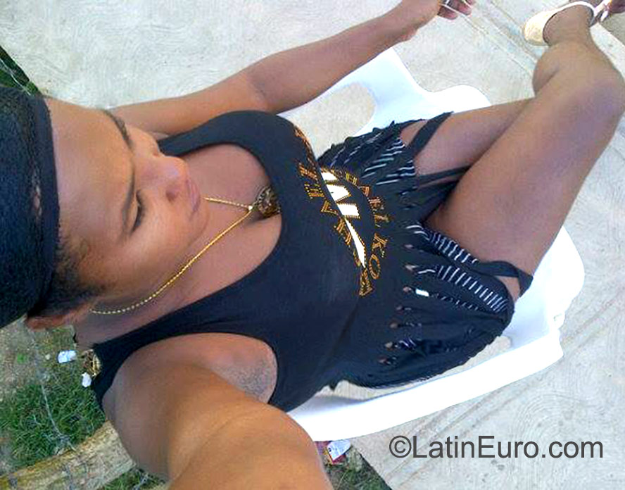 Date this good-looking Dominican Republic girl Dahiana from Santo Domingo DO22890