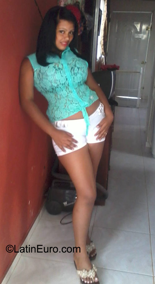 Date this pretty Dominican Republic girl Eunice from La Vega DO22976