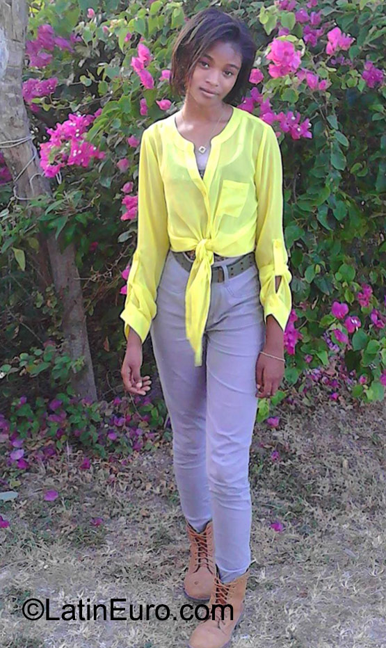 Date this nice looking Jamaica girl Crisila from Ocho Rios JM2133