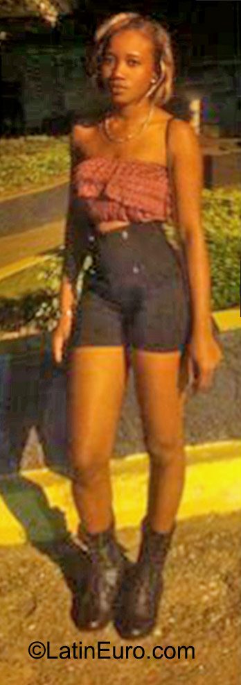 Date this fun Jamaica girl Yanike from Clarendon JM2134