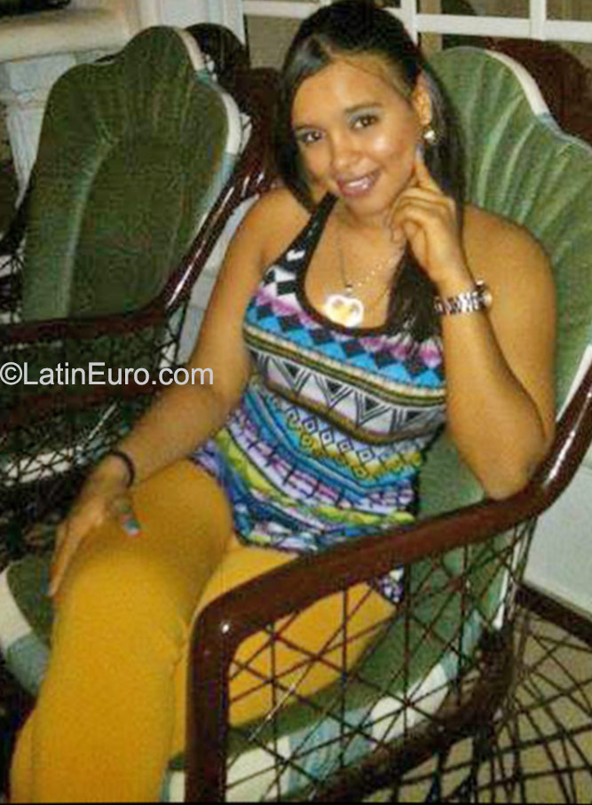 Date this good-looking Dominican Republic girl Karina from Santo Domingo DO23011