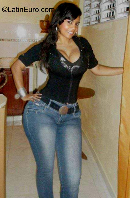 Date this exotic Dominican Republic girl Elsa from Santiago DO23043