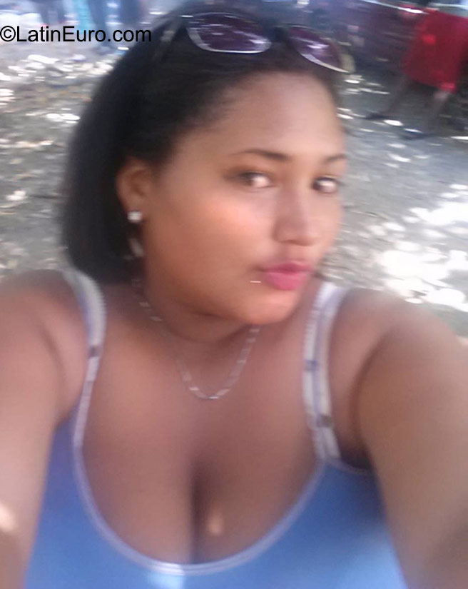 Date this funny Dominican Republic girl Jarony from Santo Domingo DO23058