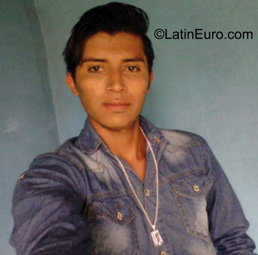 Date this stunning Colombia man Kelwen from Bogota CO17918