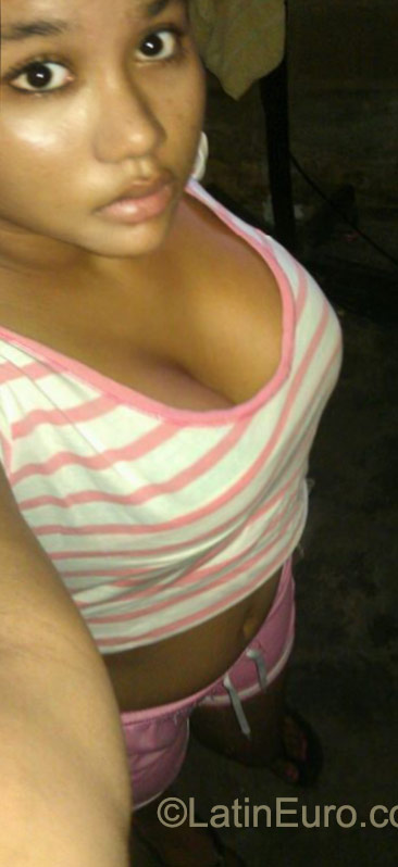 Date this nice looking Dominican Republic girl Raphelina from Santo Domingo DO23067