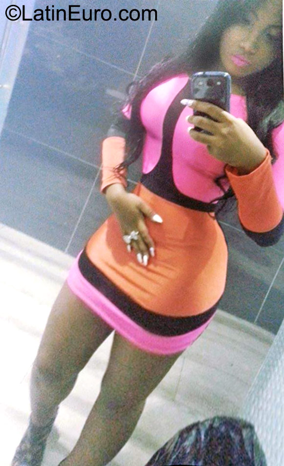 Date this passionate Dominican Republic girl Vicky from Santo Domingo DO23068