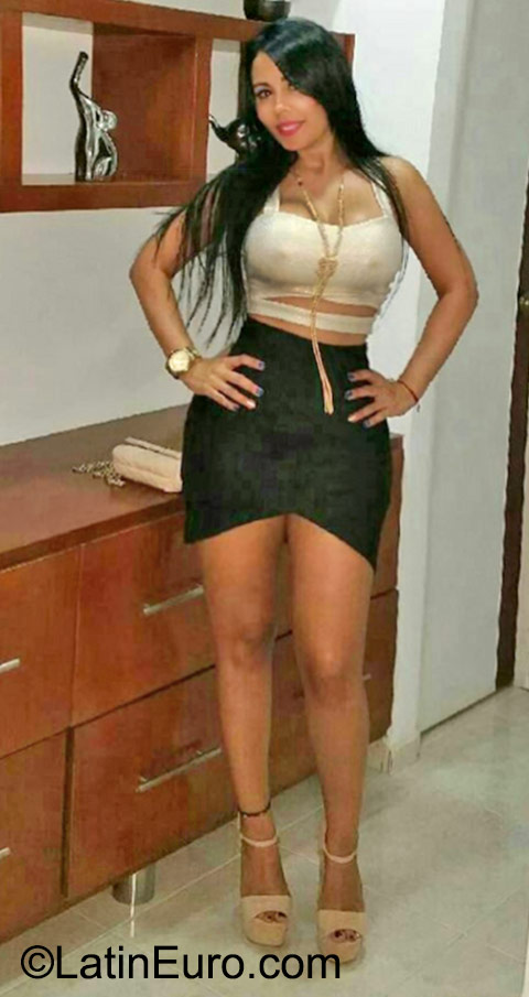 Date this passionate Colombia girl Vanessa from Cali CO17925