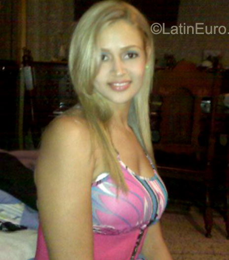 Date this nice looking Venezuela girl Bela from Guayana VE622