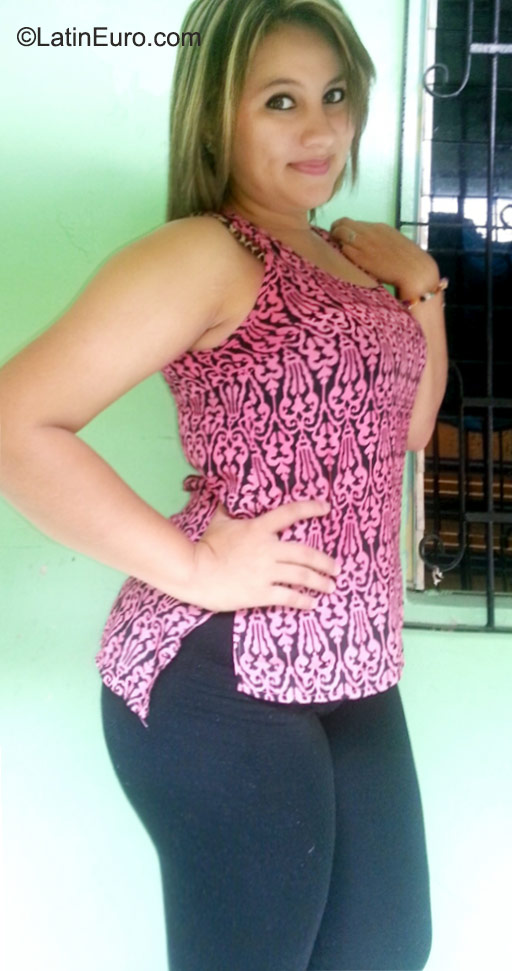 Date this sultry Honduras girl Alicia from San Pedro Sula HN1695