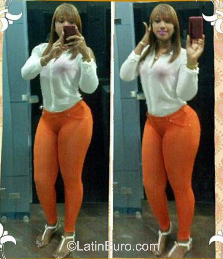 Date this hard body Dominican Republic girl Julissa from Santo Domingo DO23153