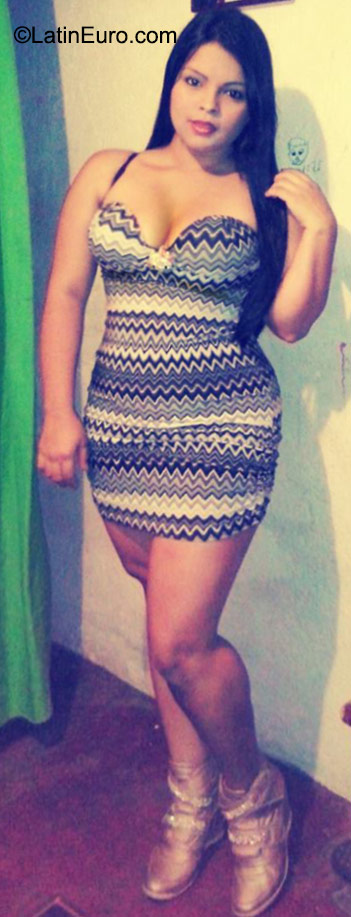 Date this attractive Colombia girl Karen from Medellin CO17987