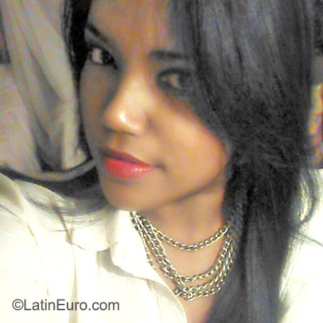 Date this beautiful Dominican Republic girl Dary from Santo Domingo DO23289