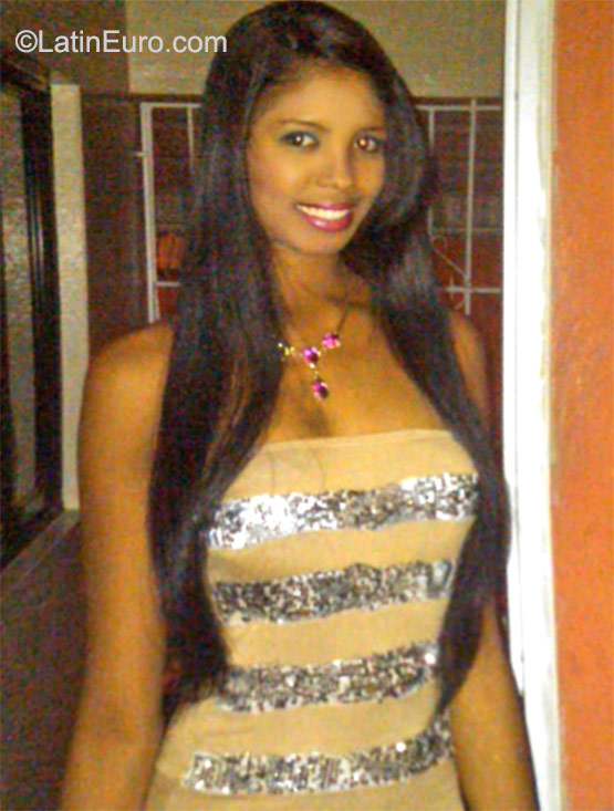Date this tall Dominican Republic girl Yamil from Santo Domingo DO23290