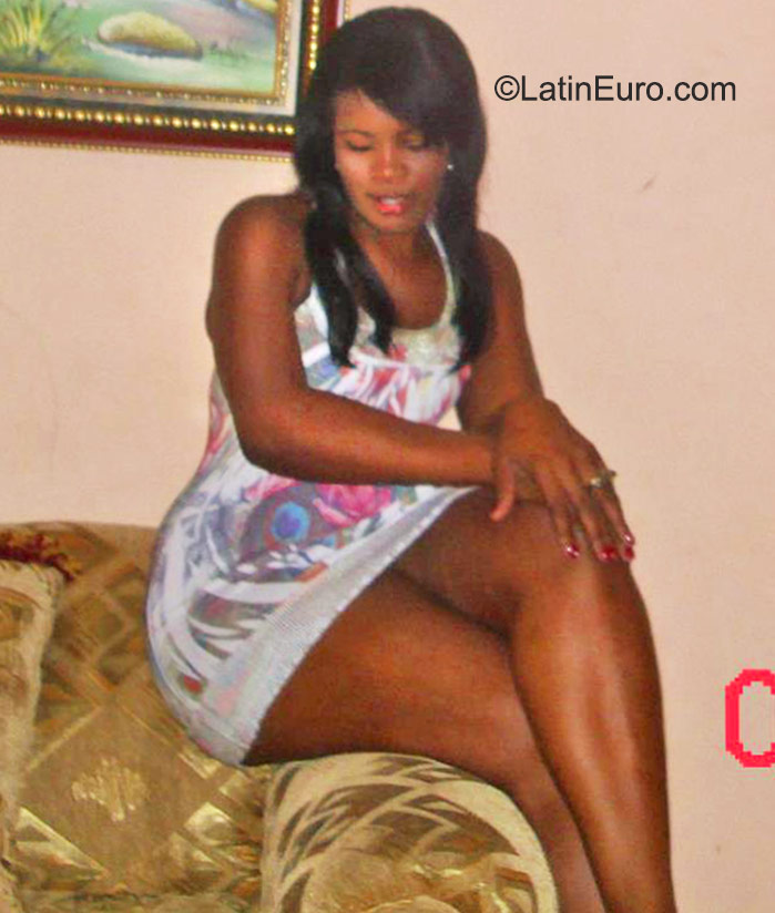 Date this sensual Dominican Republic girl Lara from Santo Domingo DO26514