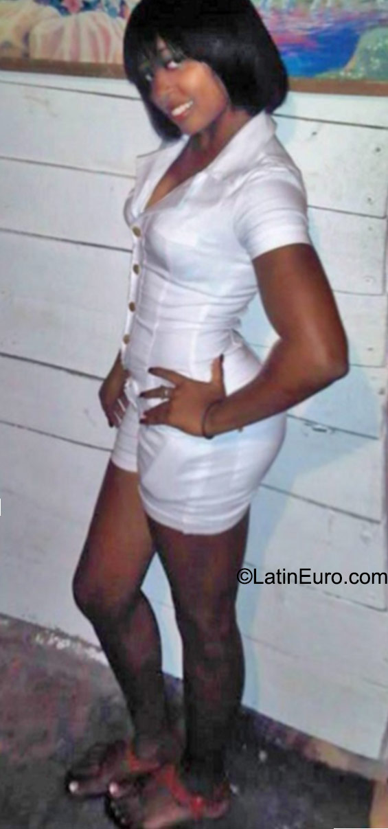 Date this sultry Dominican Republic girl Elvira from Santo Domingo DO23387