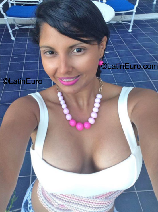 Date this athletic Colombia girl Johanna from Barranquilla CO18105