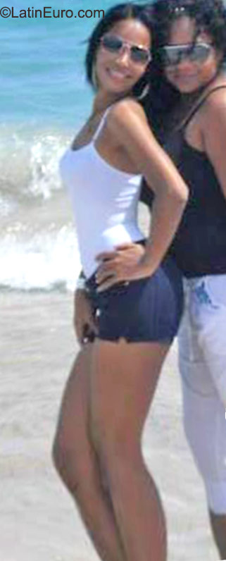 Date this lovely Dominican Republic girl Anerys from Santiago DO23471