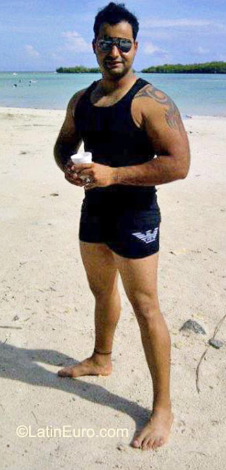 Date this athletic Dominican Republic man Emilo from Santo Domingo DO23478