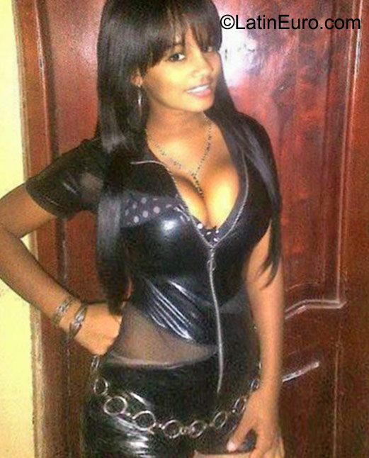 Date this pretty Dominican Republic girl Brenda from Santo Domingo DO23506