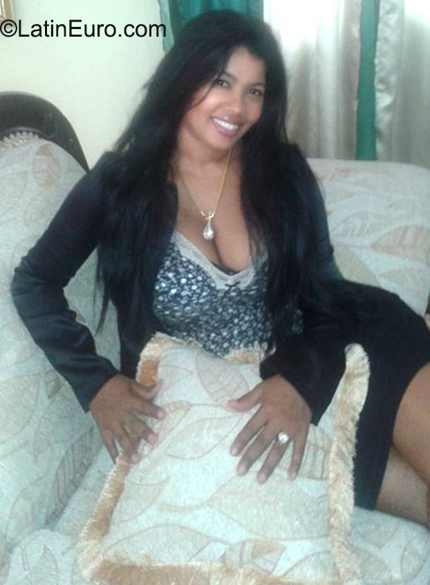 Date this attractive Dominican Republic girl Marleny from Santo Domingo DO23513
